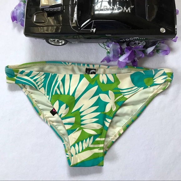 Ninety Nine Degrees NWT Swimwear Bottom Women S - Picture 2 of 7